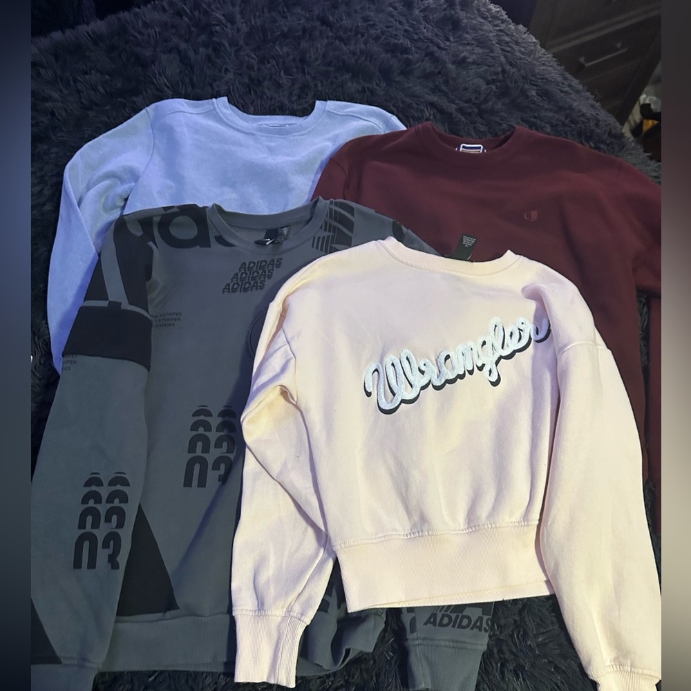Variety 4 count name brand crew necks